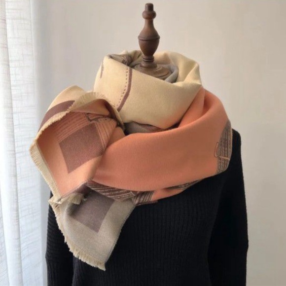 NWOT! HUGE Cashmere Blend Horse Scarf/ Shawl - Picture 3 of 7